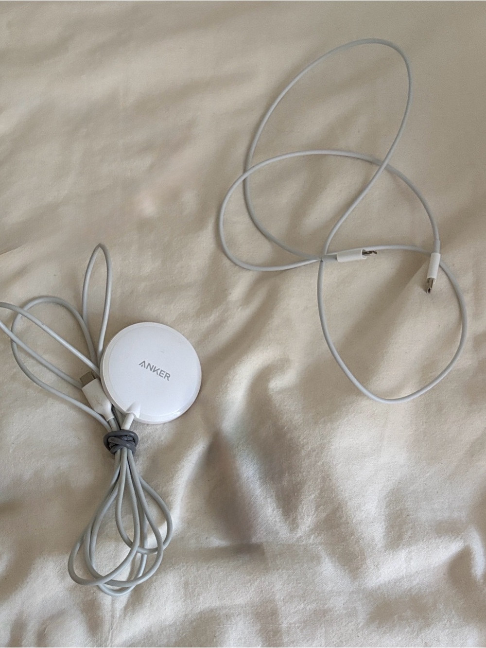 Anker White Wireless Charging Pad with White Cable